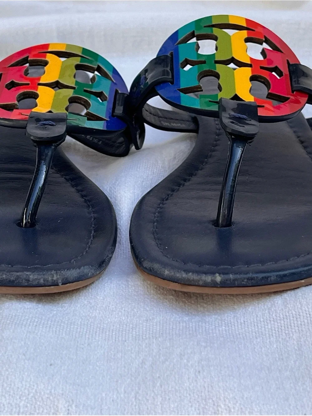 Tory Burch Navy Miller Thong Sandal with Rainbow Logo Medallion Size 7.5